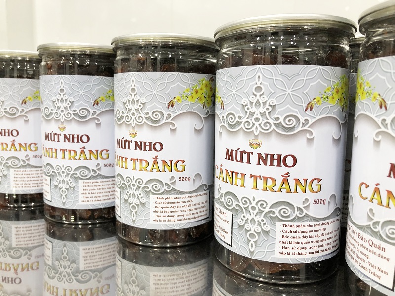MỨT NHO cánh trắng